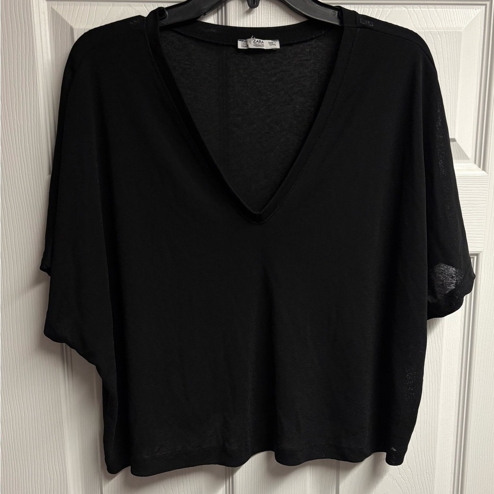 Zara Lightweight/Sheer Black Cropped V-Neck Top Size Large